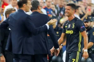 Na sua estreia pela Juventus, o português Cristiano Ronaldo foi expulso com cartão vermelho direto após desentendimento com jogador do Valencia