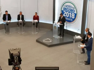 Adversários do governador tucano o atacaram sobre a prisão de seu ex-coordenador de campanha, Jayme Rincón
