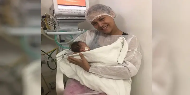 A outra bebê ainda aguarda vaga para cirurgia complexa no coração