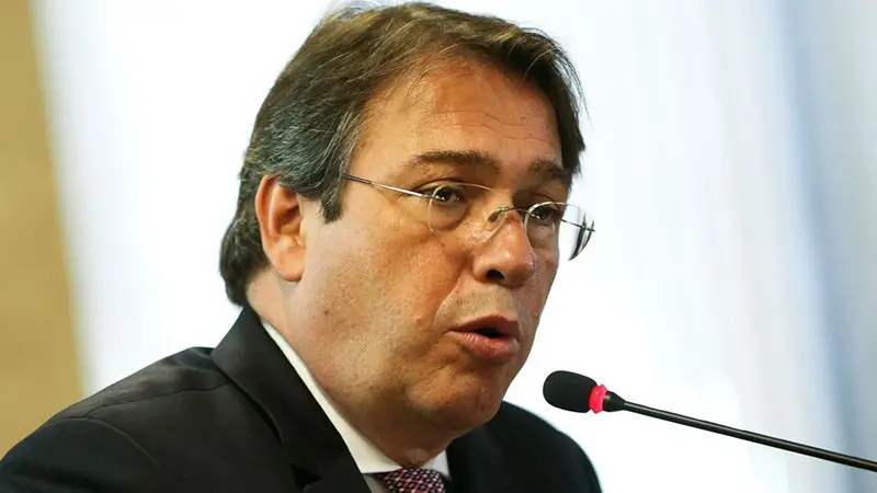 O objetivo é desligar cerca de 2,4 mil funcionários que são um excedente de mão de obra no momento