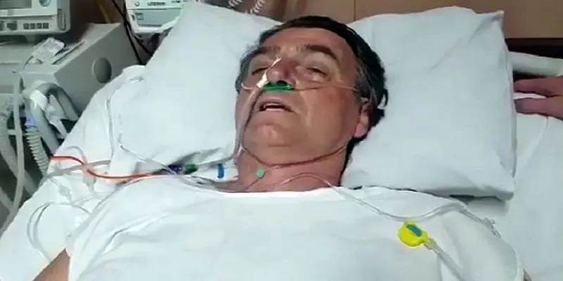 A alimentação endovenosa será mantida, de acordo com as informações do boletim médico divulgado há pouco pelo Hospital Albert Einstein
