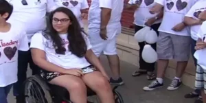Isadora de Morais foi baleada em outubro de 2017 por colega de turma, que disparou vários tiros dentro da sala de aula. Ela está fazendo tratamento em São Paulo, mas não tem dinheiro para passagens