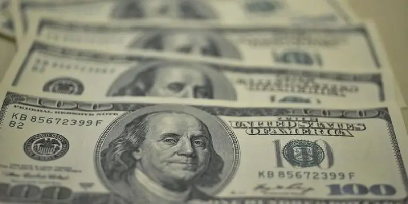 O Banco Central manteve a política cambial tradicional de swap cambial, sem efetuar ofertas extraordinárias de venda futura de dólar