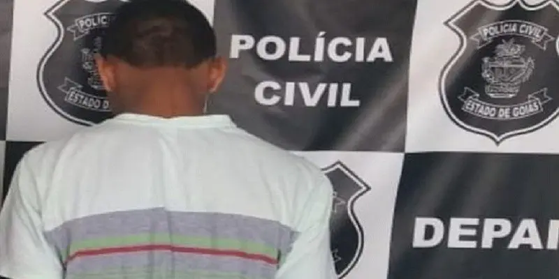 O suspeito se dirigiu até a casa de Robson, em um veículo GM celta, acompanhado de outras pessoas ainda não identificadas