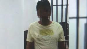Segundo delegado o acusado bateu na mulher com uma barra de ferro e quando a filha tentou defender a vítima ela foi chutada