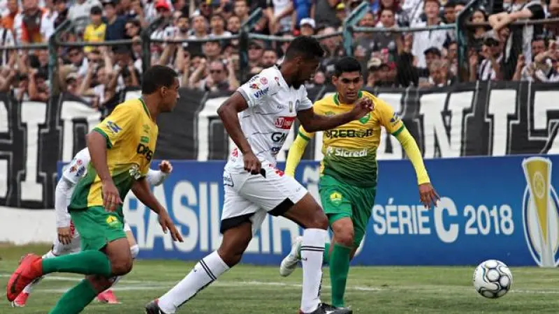 Com mando de campo do time paranaense, partida foi marcada por alta voltagem e emoção até os últimos minutos