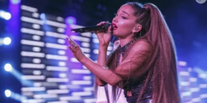 A atriz ia acompanhar o noivo, Pete Davidson, integrante do programa Saturday Night Live, vencedor na categoria de melhor série de sketches