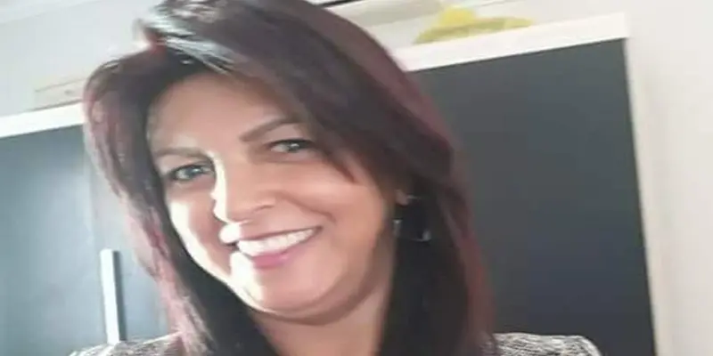 O menor, de 17 anos, avançou semáforo vermelho e chocou contra o veículo da vítima. A filha da mulher, grávida de quatro meses, também estava no veículo, ficou ferida e já foi liberada do hospital