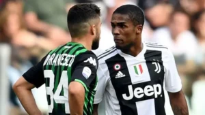 Atacante brasileiro cuspiu em rival do Sassuolo e sofreu gancho de quatro jogos sem poder atuar no campeonato nacional italiano