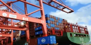 Na comparação com o trimestre encerrado em julho de 2017, no entanto, houve um crescimento de 0,5%