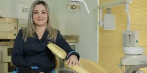 Dores crônicas nas costas podem estar relacionadas ao desalinhamento dos dentes, afirma especialista