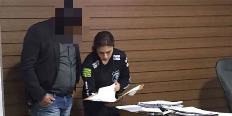 Foi encontrado no escritório carimbos falsos com o nome de um juiz e escrivão