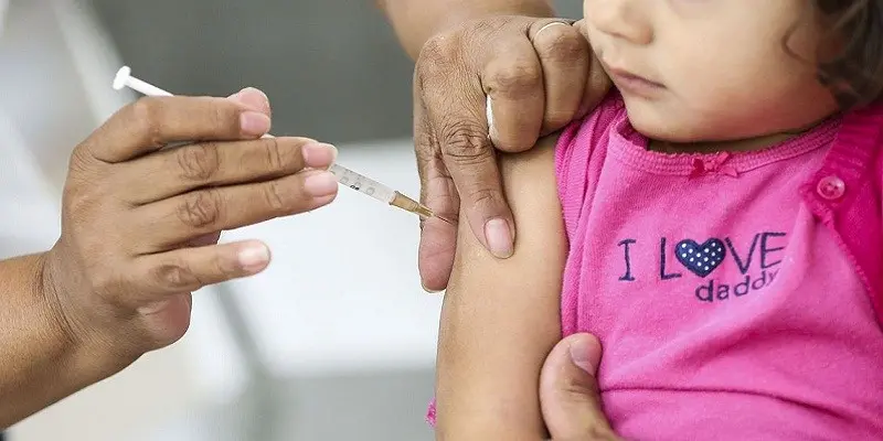 Todas as crianças de 1 ano a menores de 5 anos devem se vacinar independentemente da situação vacinal