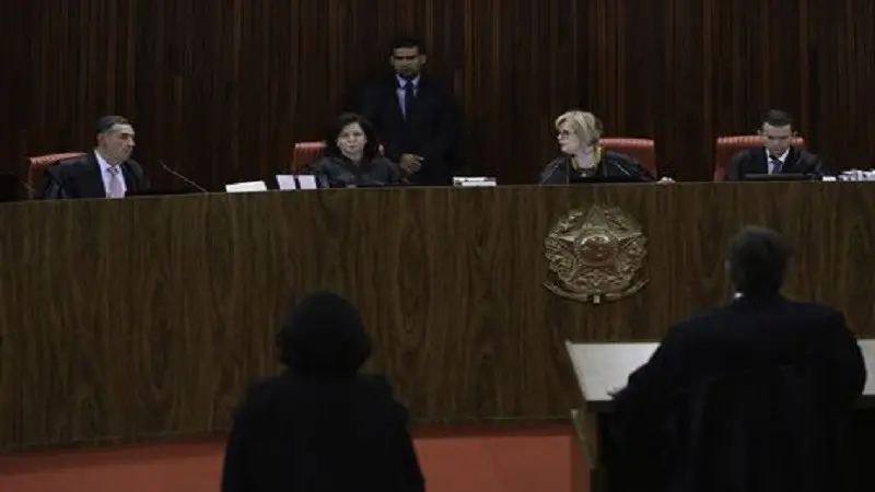 Relator do caso deu parecer pela rejeição da participação do petista nas eleições