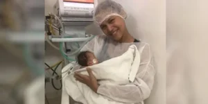 A outra gêmea, Catarina, recebeu alta na última sexta-feira (14). Débora possui uma cardiopatia cianogênica grave