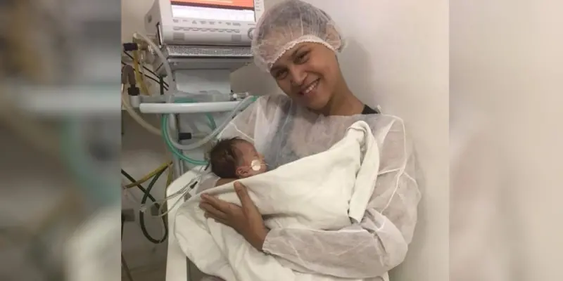 A outra gêmea, Catarina, recebeu alta na última sexta-feira (14). Débora possui uma cardiopatia cianogênica grave