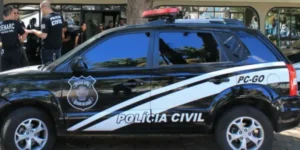 Caso só foi descoberto depois do menino sentir fome e voltar para o apartamento