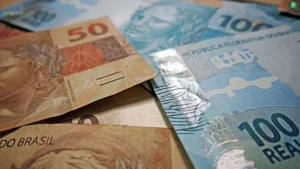 Mesmo com o prejuízo, o banco lucra mais com a conversão em reais