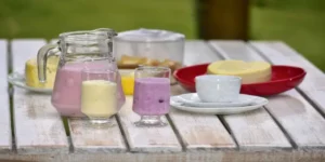Nesse primeiro momento, a proposta vai incluir iogurtes, achocolatados, sucos em caixinha, refrigerantes, bolos e biscoitos