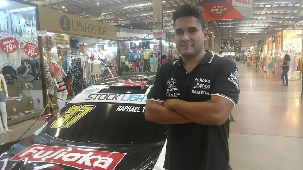 Raphael Teixeira faz estreia em nova equipe no Autódromo de Goiânia