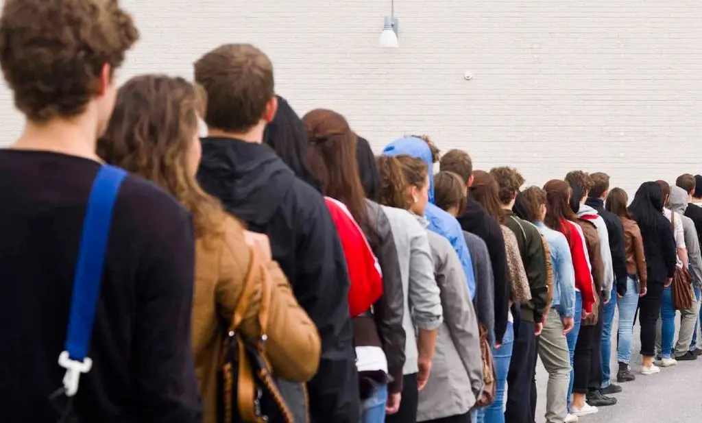 A falta de experiência é um dos principais obstáculos que os jovens enfrentam