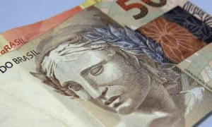 Em 2018, a pesquisa do instituto mostrou que o rendimento médio por domicílio era de R$ 1.373,00| Foto: Marcello Casal Jr/Agência Brasil