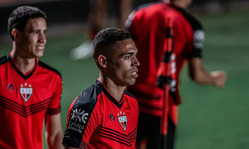 Éder prefere não falar em renovação, mas admite “prioridade” para o Atlético - Foto: Heber Gomes