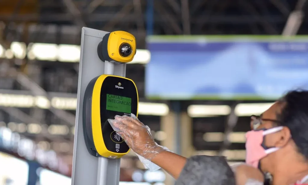 A partir desta quinta-feira (1º/04), em vez de funcionar das 5h45 às 7h15, faixa de horário destinada apenas a trabalhadores de serviços essenciais será das 6h às 7h30. Veja detalhes | Foto: Hegon Corrêa
