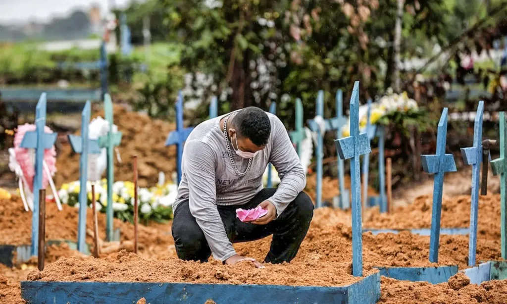 Total de óbitos em decorrência da doença chegou a 307.112; Ceará não divulgou dados por conta de instabilidade no sistema | Foto: Reprodução