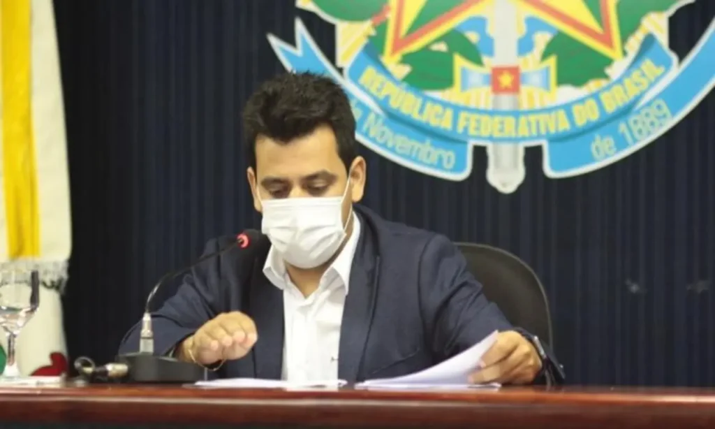 Presidente da Câmara, vereador Carpegiane Silverstre (DEM) suspendeu atividades por conta da pandemia. | Foto: Divulgação