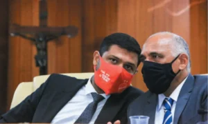 Prefeito assume o risco de perder sua base política e virar alvo das manbras do presidente da Câmara e ‘vice’ legal, Romário Policarpo | Foto: Reprodução