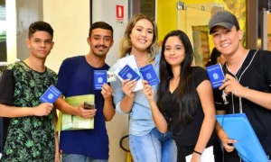 Jovens têm contato com uma profissão e, com muita dedicação, conseguem uma vaga no mercado formal | Foto: Reprodução