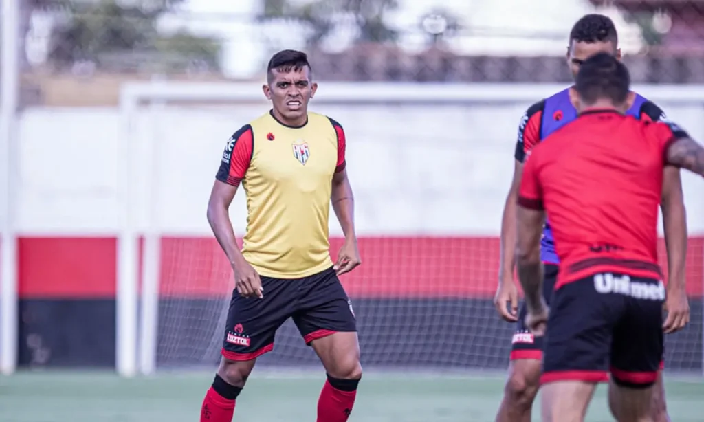 Igor Cariús aproveitou a saída de Nicolas e a indefinição sobre Natanael, para iniciar a temporada com a titularidade no Goianão 2021 | Foto: Heber Gomes