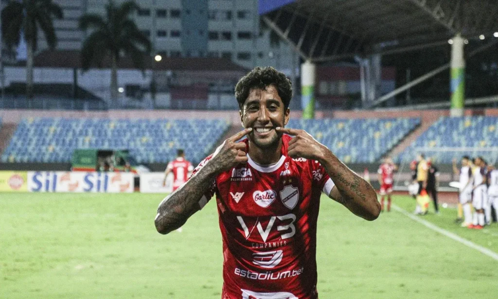 Com a camisa do Tigre, Maurinho fez 14 jogos e marcou dois gols | Foto: Douglas Monteiro/Vila Nova FC