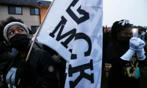 Demissões de agente e chefe da polícia não acalmaram protestos | Foto: Reprodução