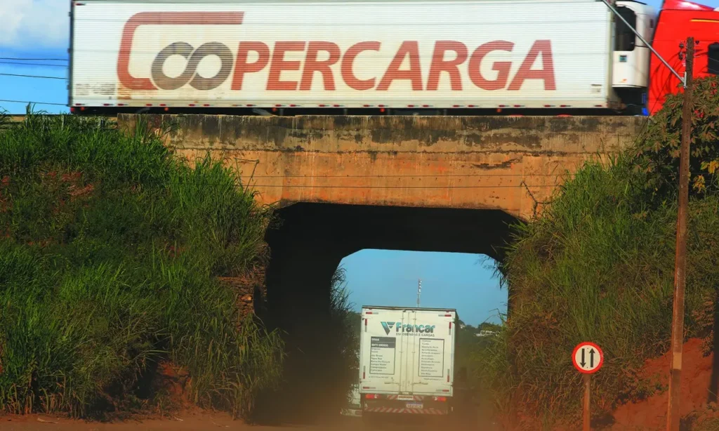 O túnel estrangula tráfego no local após uma via com quatro pistas se tornar apenas uma | Foto: Wesley Costa