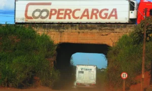 O túnel estrangula tráfego no local após uma via com quatro pistas se tornar apenas uma | Foto: Wesley Costa