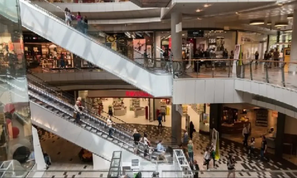 Com a queda de faturamento devido a medidas restritivas, os lojistas e administradores tiveram que juntar esforços para se manterem abertos e reconquistar os clientes | Foto: Reprodução