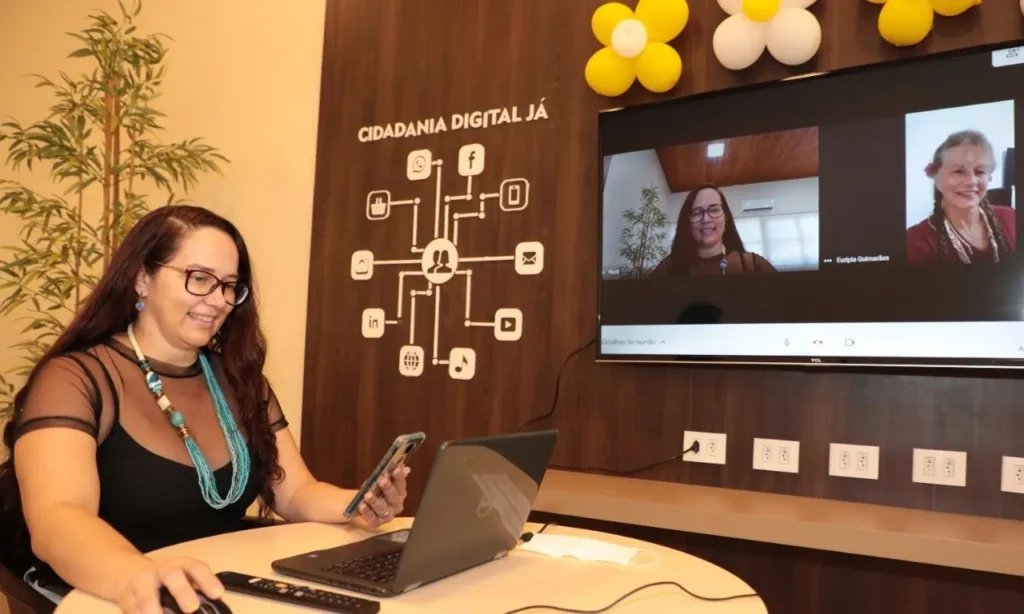 Maioria dos participantes são mulheres e 98% dos alunos possuem smartphone com internet  | Foto: Henrique Luiz/OVG