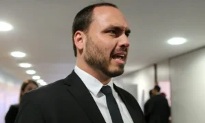 Vereador no Rio de Janeiro e filho do presidente da República, não entendeu que, na verdade, a pauta se tratava da Lei Geral de Proteção de Dados) | Foto: reprodução