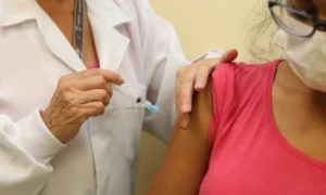 Pessoas com comorbidades serão o próximo grupo a receber a vacina contra a Covid-19 | Foto: Reprodução