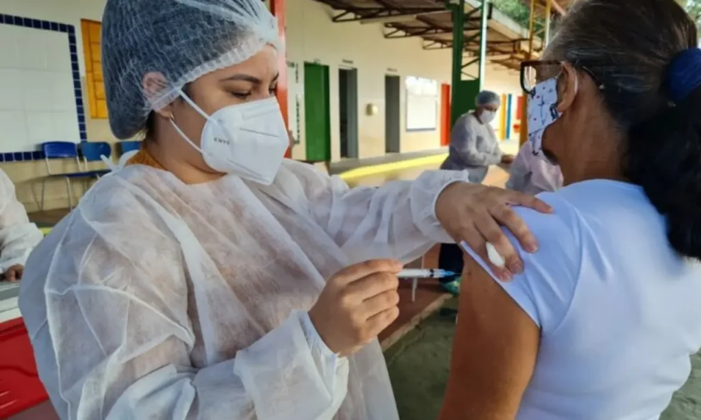 Por falta de imunizantes, o atendimento será restrito apenas ao reforço da vacina | Foto: reprodução