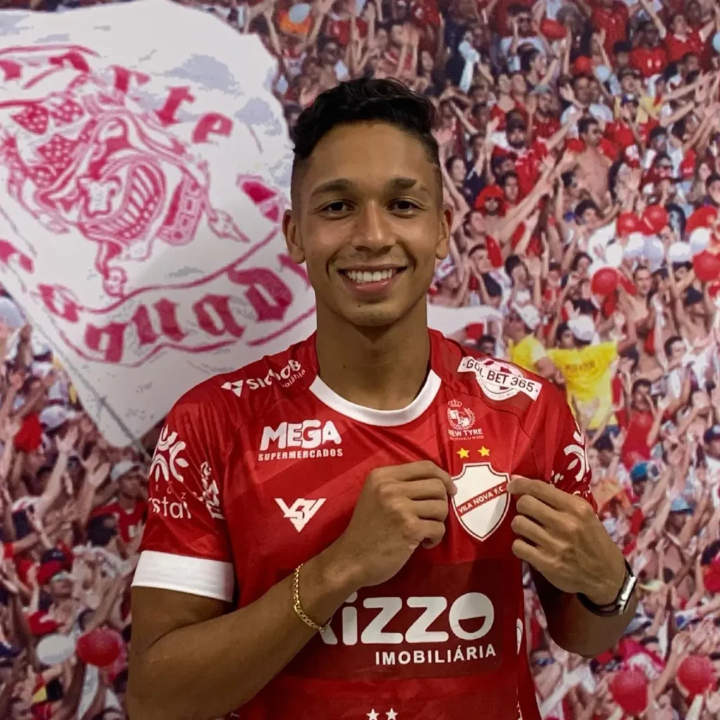O volante retorna ao futebol brasileiro após passagem pelo futebol português e já foi apresentado com a camisa de seu mais novo clube | foto: Divulgação