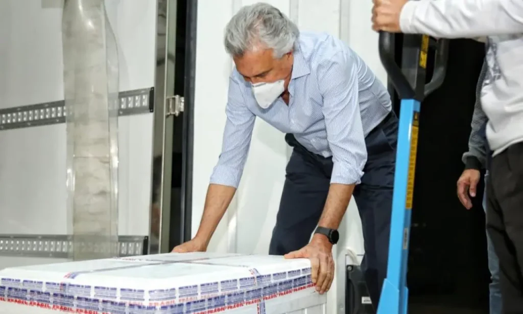 A 14ª remessa de doses chegou na madrugada desta sexta-feira (23/4) e já devem ser distribuídos aos munícipios | Foto: divulgação/rede social