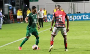 No último confronto entre as equipes, melhor para o time rubro-negro que venceu o jogo por 1 a 0, na Arena Serrinha | foto: Rosiron Rodrigues / Goiás EC