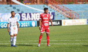 Atacante Pedro Júnior foi o autor do único gol da partida que deu os três pontos ao time colorado; ele já tem três gols na competição | foto: Douglas Monteiro / Vila Nova