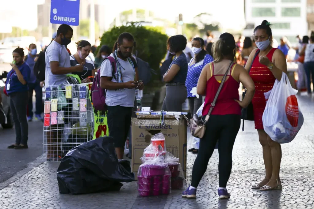 Hoje é primeiro de maio, dia do trabalhador, e após um ano de crise sanitária como lidar com a falta de oportunidades e dificuldades para se sustentar | Foto: Reprodução