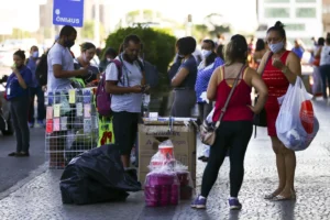 Hoje é primeiro de maio, dia do trabalhador, e após um ano de crise sanitária como lidar com a falta de oportunidades e dificuldades para se sustentar | Foto: Reprodução