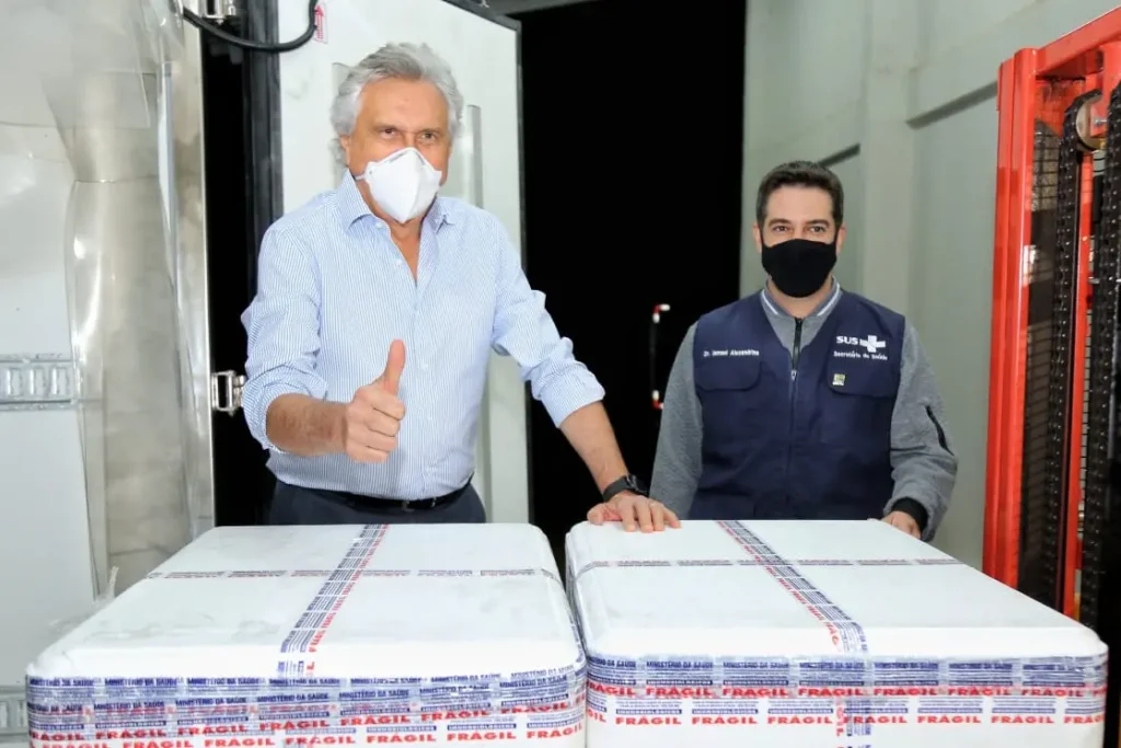Trabalho do Estado garante uma logística eficiente para entrega das doses aos municípios, o que contribui para o avanço da vacinação no território goiano. | Foto: Britto