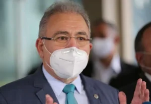 Marcelo Queiroga é o segundo membro da comitiva do presidente Jair Bolsonaro aos Estados Unidos a testar positivo para a doença. | Foto: Reprodução
